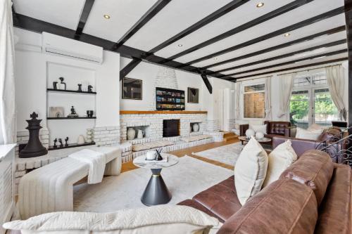 Luxury Home with Gym, Playground, Sleep 16
