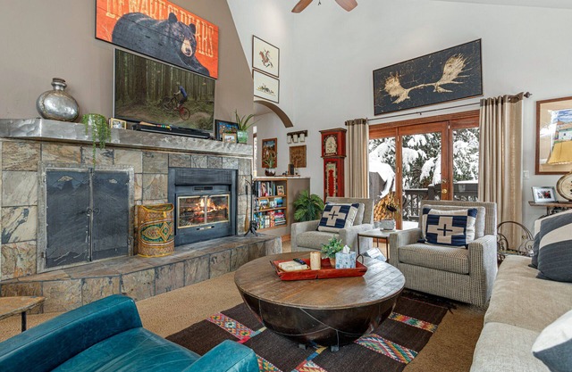 Private Hot Tub, Woodburning Fireplace, Pet Friendly, Luxury Home
