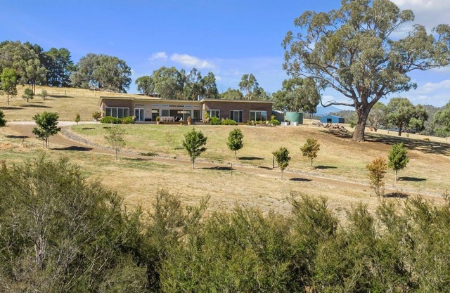 Luxury home with valley views 5 minutes to the lake