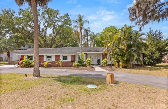 Luxury Home, Workspace, Movie Room and BBQ