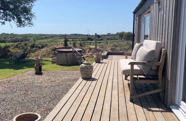 Lovely 1-Bed Lodge in Haverfordwest with views