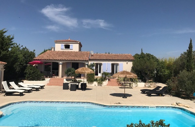 Proximité Cassis et plage, magnifique villa provençale avec piscine chauffée