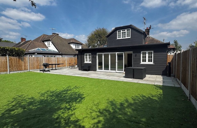 Luxury House Brentwood, 4 Bedroom, 4 en-suites, Garden/BBQ/Free parking