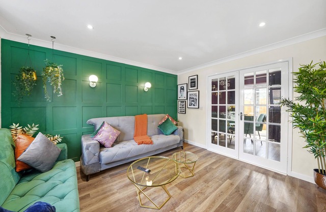 Luxury House in Bristol with Hot Tub - Sleeps 10