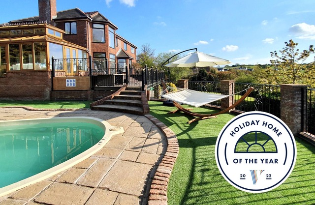 12 couchages - Piscine extérieure chauffée, grands jardins, belles vues!