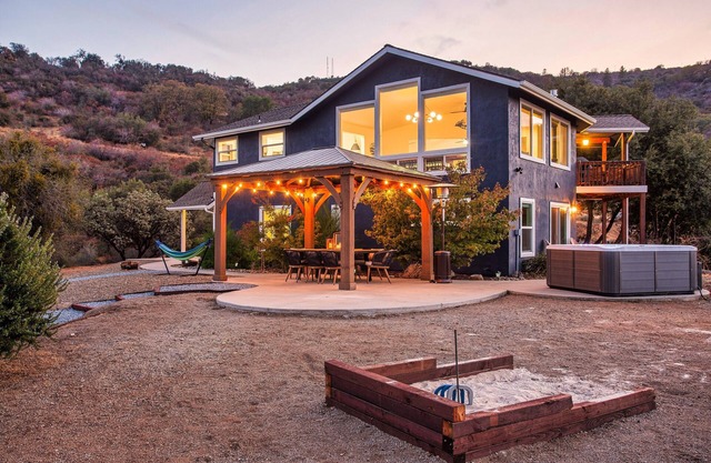 Luxury House With Amazing Yosemite Views + Hot Tub