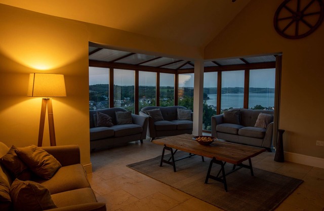 Maison de luxe avec vue imprenable sur la mer, 4 chambres avec salle de bains privative, piscine privée