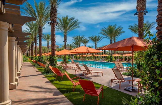Luxury Irvine Spectrum 2 bedrooms 2 Bathrooms Kitchen pool Apartment