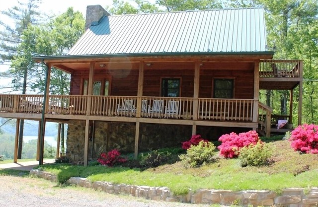 Luxury Lake Cabin par New River Trail w / Dock / Canoës / Hammam / Cheminées ...