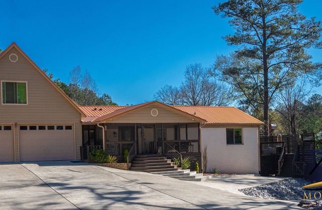 LUXE LAKE HOUSE SHELBY, ALABAMA