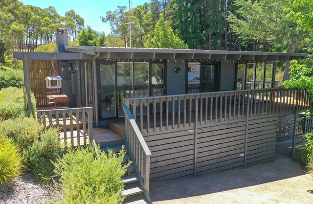 Luxury Lake House on Lake Eildon and only 35km from Mt Buller for skiers.