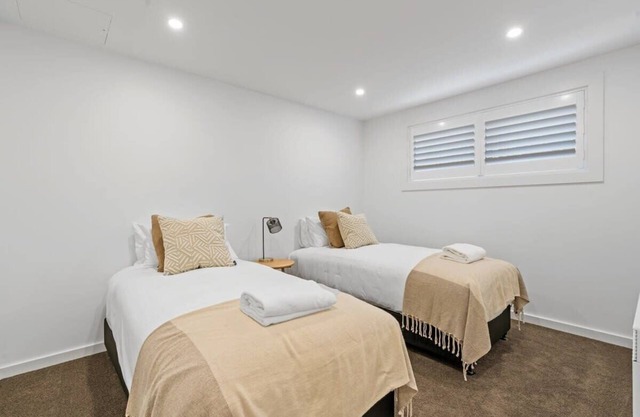 Luxury Lake View 2 Bedroom