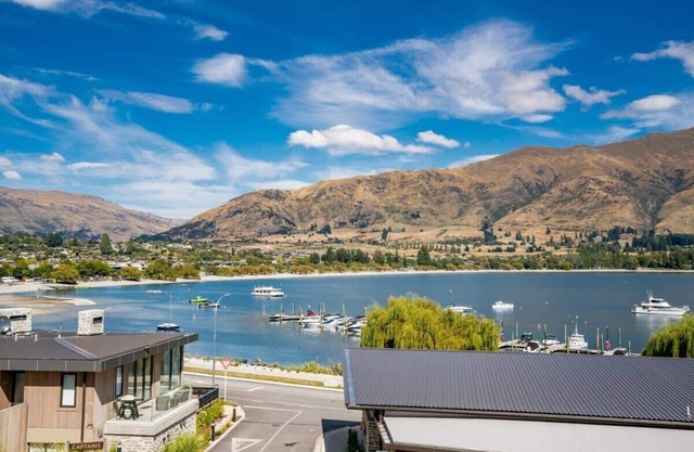 Luxury Lake View Studio