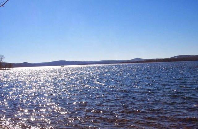 Au bord du lac de luxe, 1750 pieds carrés, Condo 3/2 à un niveau sans marches près de ~ SDC ~