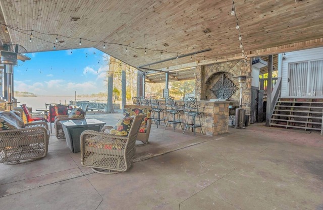 Lakefront 4BR Home w/ Hot Tub & Game Room