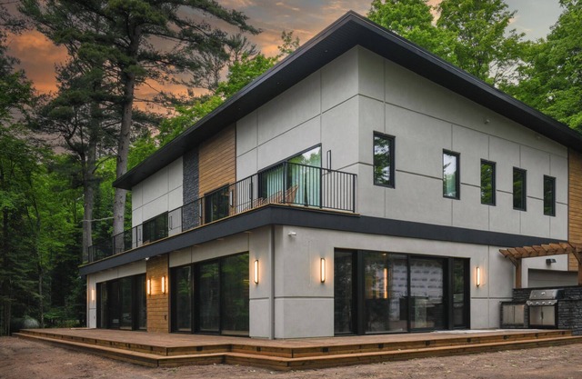 Luxury Lakefront designer-built property in Northwoods! 4 BDR, 10 Beds, 4 Bath