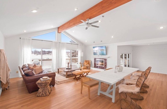 Luxury Lakefront Escape - 25 mins from Lake Geneva w/ Boat Rental