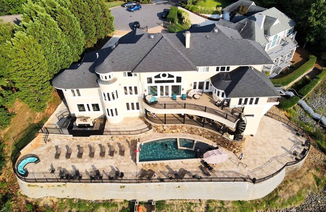 LUXE LAKEFRONT ESTATE