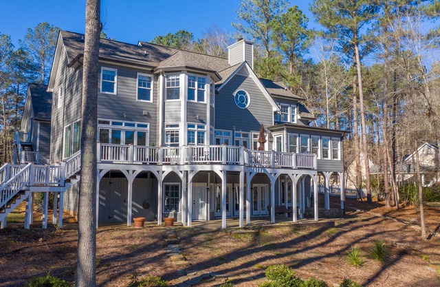 Luxury lakefront Lake Oconee retreat available for 31+ day stays
