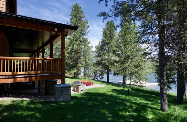 Nouveau Luxury Lakefront Lodge à Henry's Lake près de l'entrée ouest du PN Yellowstone