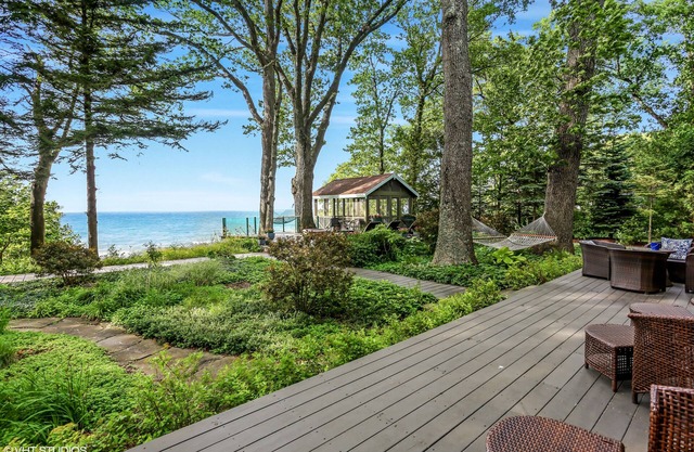 Propriété de luxe sur la plage privée avec vue imprenable sur le lac