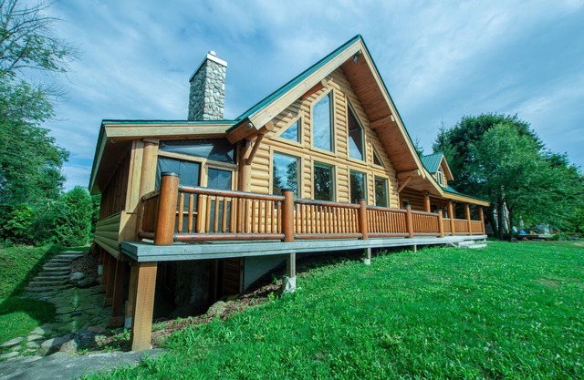 Luxury Lakefront Property w/ private beach