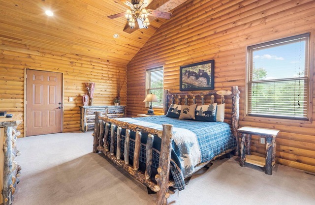 Chalet de luxe au bord du lac ~ 2 piscines ~ Services gratuits ~ Dock ~ Kayaks ~ Dock ~ VUES INCROYABLES!