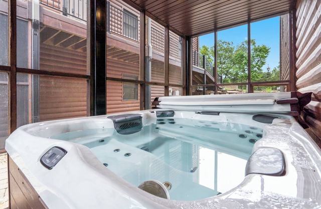 Chalet de luxe au bord du lac ~ 2 piscines ~ Prestations gratuites ~ Dock ~ Kayaks ~ Mini-golf ~ Glissade d'eau