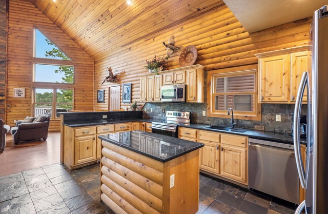 Chalet de luxe au bord du lac ~ 2 piscines ~ Services gratuits ~ Dock ~ Kayaks ~ MiniGolf ~ Glissade d'eau