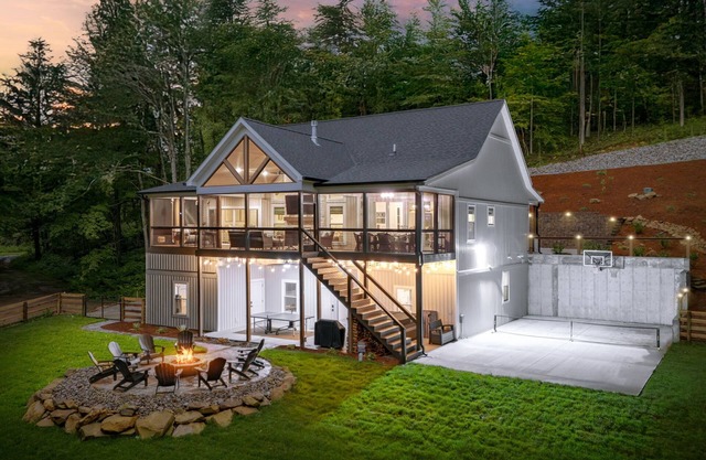 Luxury Lakefront Retreat at Nolin Lake-Near Mammoth Cave-Sleeps 20!
