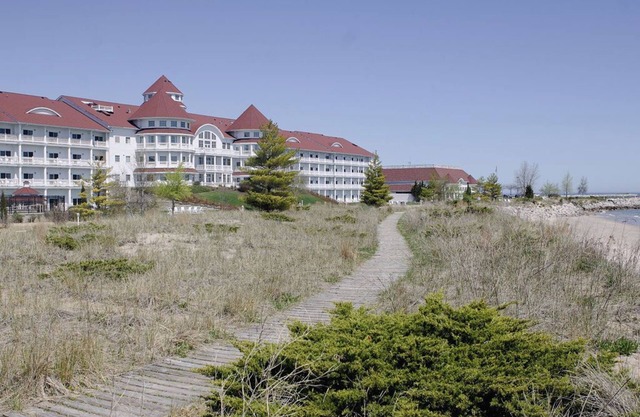 Luxury Lakefront Villa 4BR Sleeps 14! Right on the beach!