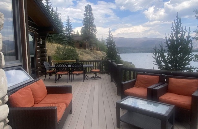 Luxury Lakeside Cabin on Shadow Mountain Lake