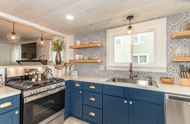 Luxury Lakeside Cottage- Girls Getaway - 5 mi to GOTL w/ Backyard & Fire pit