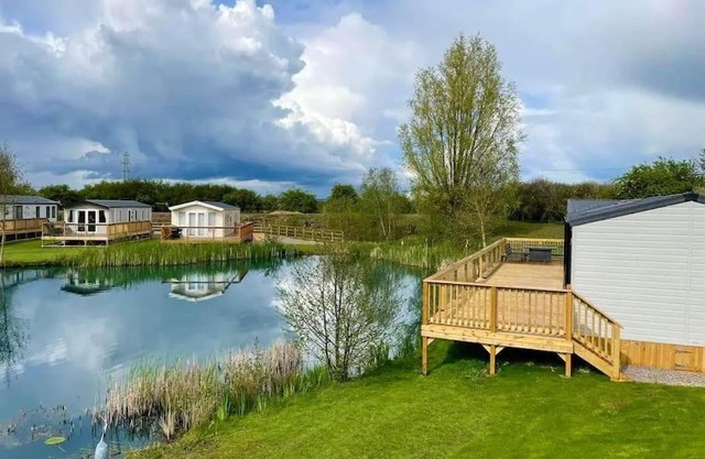 Luxury Lakeside Retreat -Near York-5* Country Park