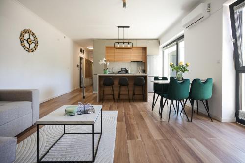 Luxury Landing 4 - centrally located accomodation with private parking Targu Mures