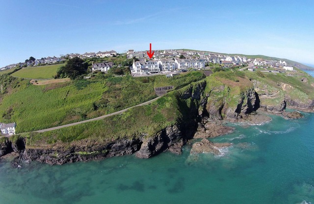 LUXURY LARGE house 7 bedroom Fantastic Sea Views peut accueillir jusqu'à 17 personnes. 12 ADULTES 5 C