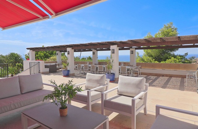 Époustouflante villa de 7 chambres avec piscine et court de tennis éclairé