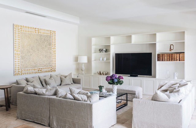 Luxury large home with Pool Tennis court and Gym 8 mins to CBD & Adelaide Oval