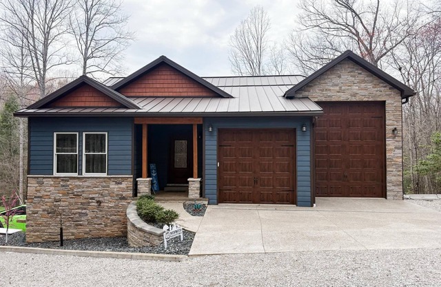 Luxury Laurel Lake Retreat-Private Home Near Holly Bay w Fishing Pond and Hikes