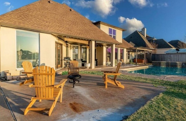 Luxury Lawton Guesthouse on Lake
