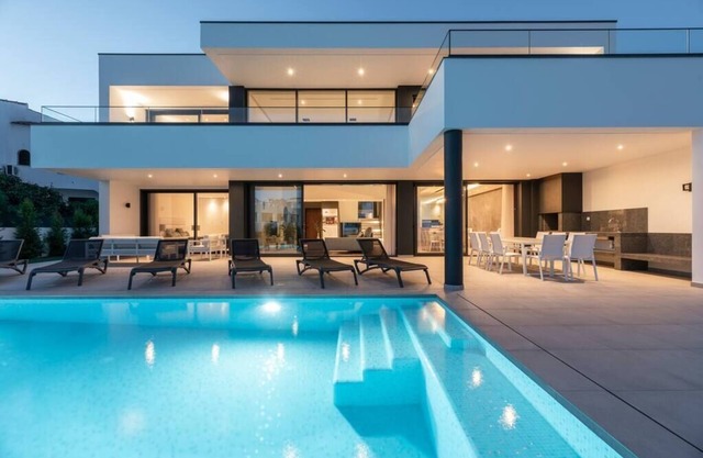 Luxury life in stunning villa, Praia da Oura 900m