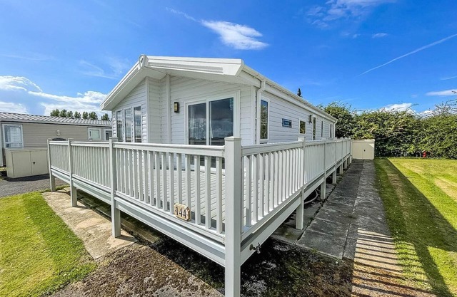 Luxury lodge with decking in Hunstanton at Manor Park ref 23144K