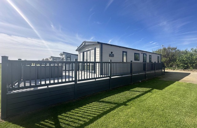Luxury lodge with stunning full sea views in Suffolk ref 20234BS