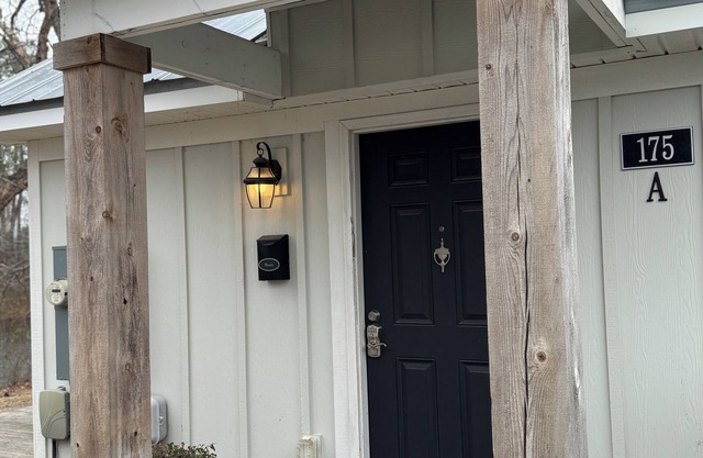 Luxury Lodging, Lakefront View, Queen Bed w/Private Bath, Private Patio.