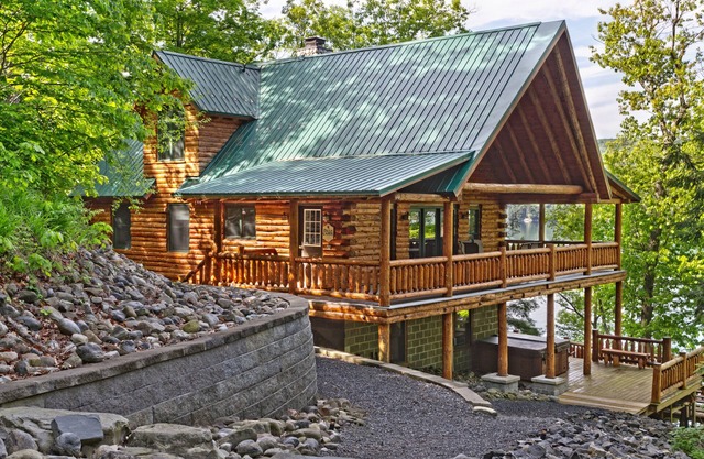Cabane en rondins de luxe dans les bois sur le lac Skaneateles