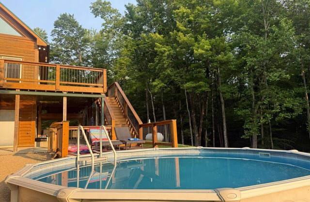 Retreat to 9 Oaks Cabin: Peace, Privacy, Perfection