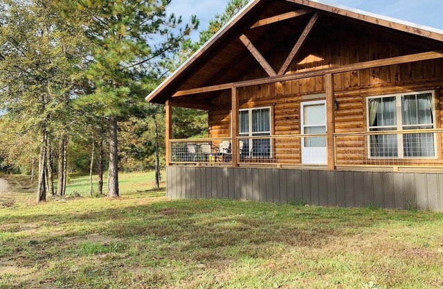 Cabane en rondins de luxe sur la rivière Little Missouri. Coordonnées 34. 100784, -93. 713538