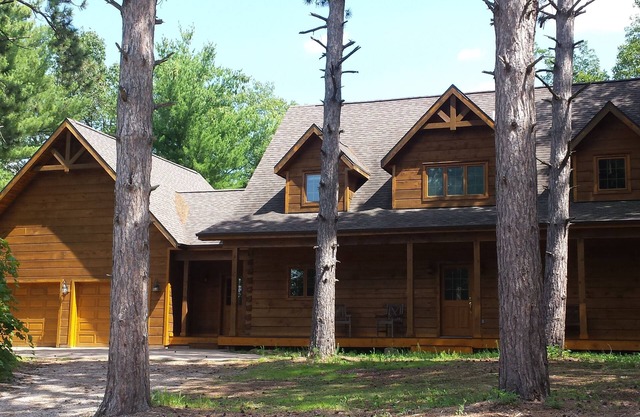 MAISON DE LUXE EN BOIS AVEC QUAI PRIVÉ SUR LA CHAÎNE.