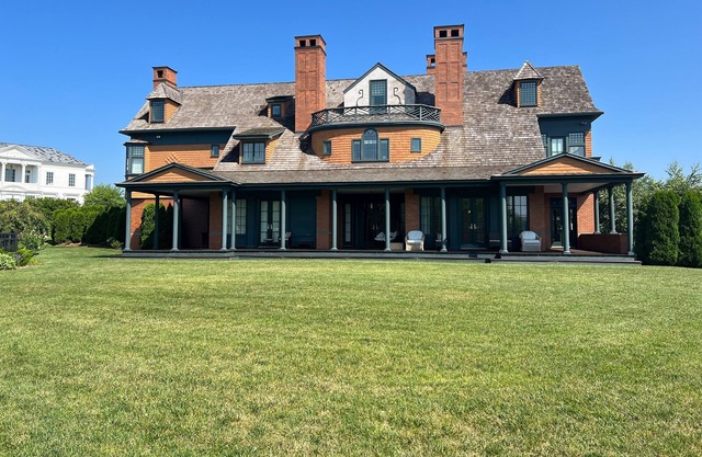 Luxury Mansion - Country Home in NYC - 12 miles from Midtown Manhattan