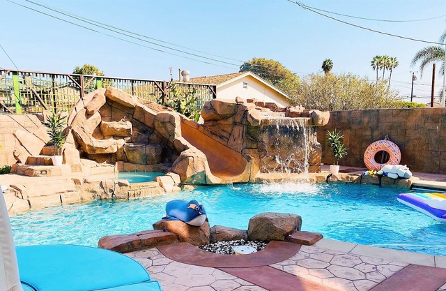 Luxury Mini Golf, Pool 5BE/5BA House, near Disney